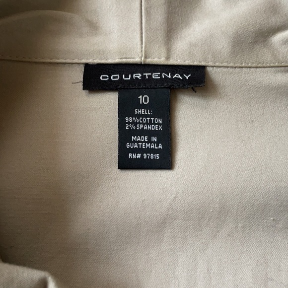 Chic cropped Trench Coat with Metal Stud detailing on Collar - Picture 4 of 16